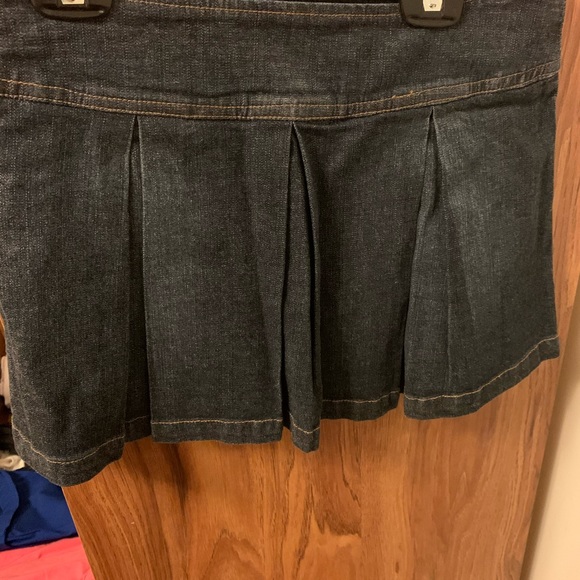 Guess size 10 skorts - Picture 2 of 3